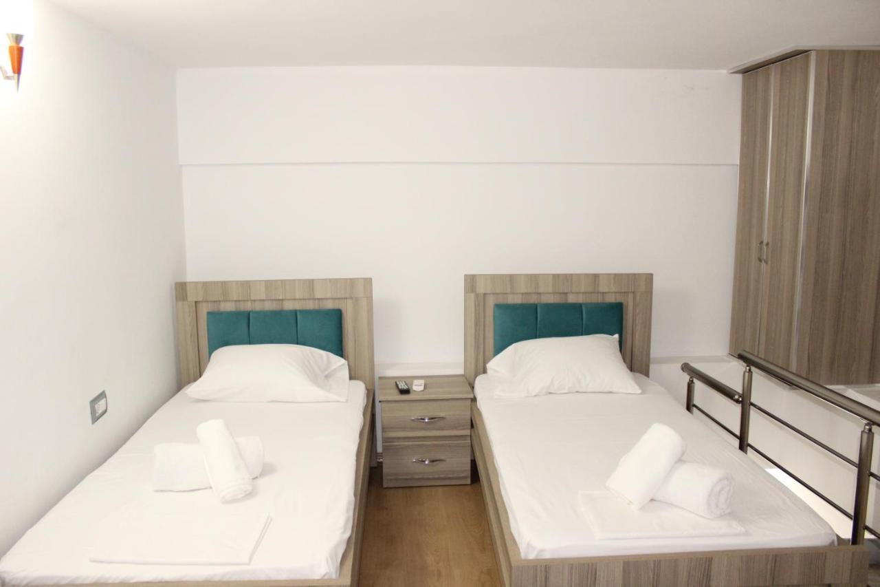 Bebi Hotel And Apartments Саранда Екстер'єр фото