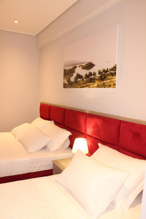 Bebi Hotel And Apartments Саранда Екстер'єр фото