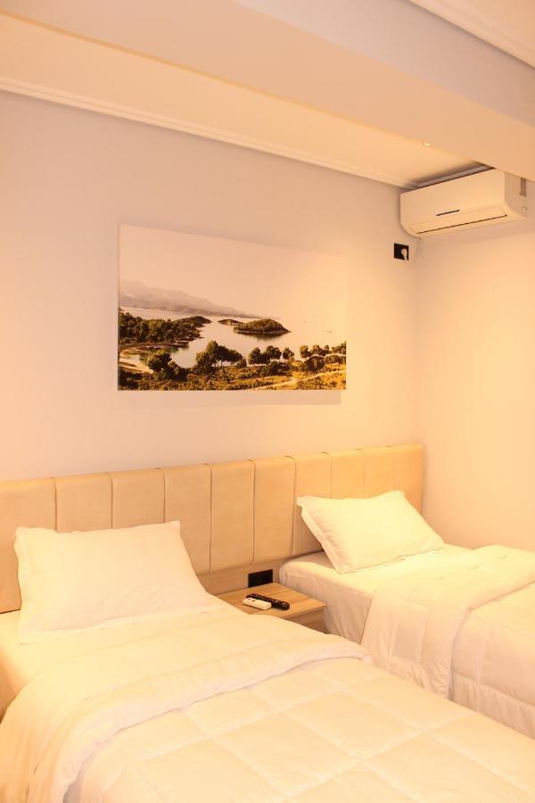 Bebi Hotel And Apartments Саранда Екстер'єр фото