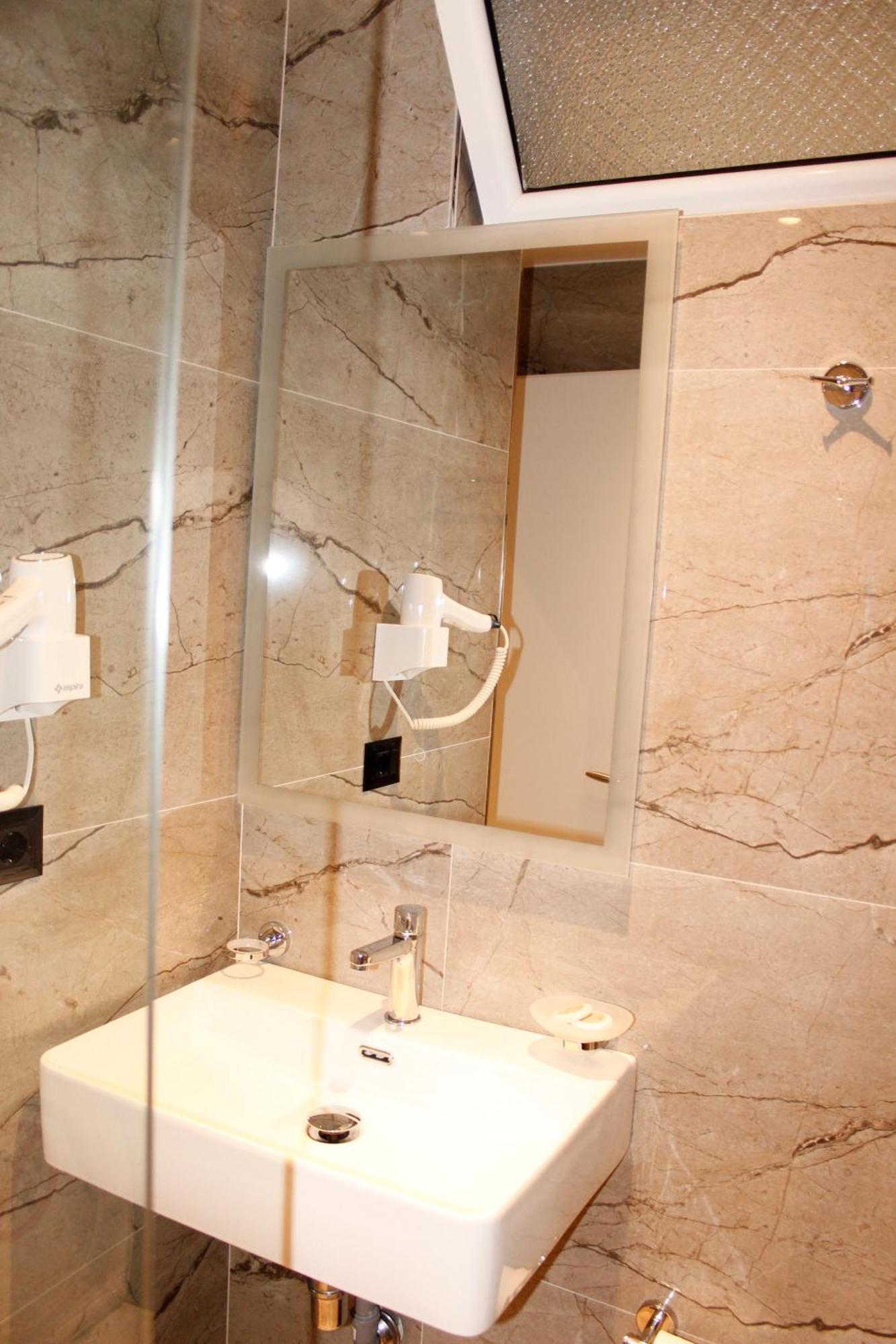 Bebi Hotel And Apartments Саранда Екстер'єр фото